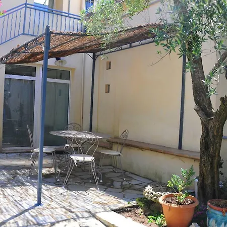 Pensión De Clary Baron (Gard)